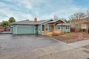 300 NE Mead St, Grants Pass, OR 97526 - Photo 47