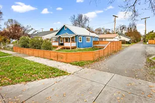 16 Quince St, Medford, OR 97501 - Photo 1