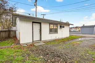 16 Quince St, Medford, OR 97501 - Photo 13