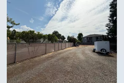 2076 Roberts Road, Medford, OR 97504 - Photo 3