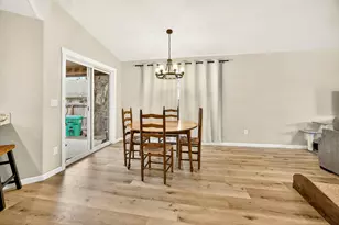 1870 SW Mistybrook Dr, Grants Pass, OR 97527 - Photo 5