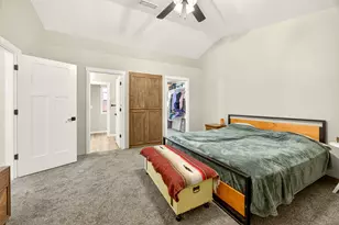 1870 SW Mistybrook Dr, Grants Pass, OR 97527 - Photo 9