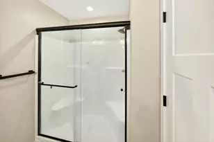 1870 SW Mistybrook Dr, Grants Pass, OR 97527 - Photo 13