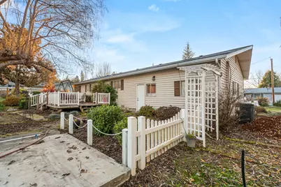 1627 Southgate Way, Grants Pass, OR 97527 - Photo 31