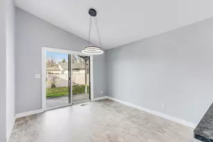 959 Westrop Dr, Central Point, OR 97502 - Photo 9