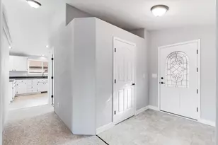 959 Westrop Dr, Central Point, OR 97502 - Photo 5