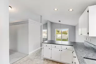 959 Westrop Dr, Central Point, OR 97502 - Photo 9