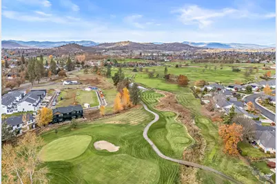 210 Bogey Lane, Eagle Point, OR 97524 - Photo 3