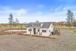 210 Bogey Ln, Eagle Point, OR 97524 - Photo 39