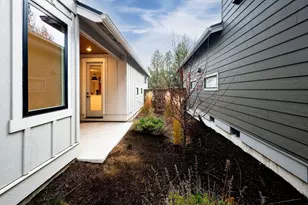 62667 NW McClain Dr, Bend, OR 97703 - Photo 31