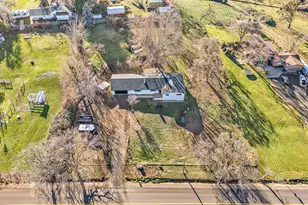 885 Mountain View Dr, Eagle Point, OR 97524 - Photo 43