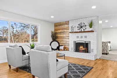 885 Mountain View Drive, Eagle Point, OR 97524 - Photo 5