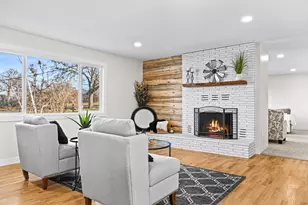 885 Mountain View Dr, Eagle Point, OR 97524 - Photo 5