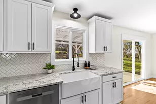 885 Mountain View Dr, Eagle Point, OR 97524 - Photo 15