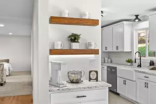 885 Mountain View Dr, Eagle Point, OR 97524 - Photo 19