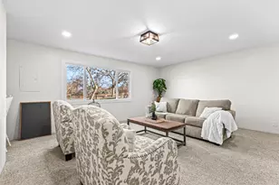 885 Mountain View Dr, Eagle Point, OR 97524 - Photo 9