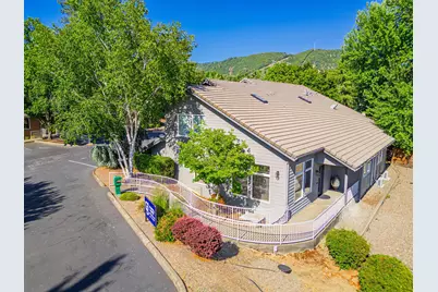 873 NE 7th Street #B, Grants Pass, OR 97526 - Photo 3