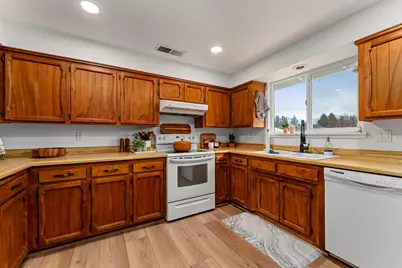 1949 Haviland Drive, Grants Pass, OR 97527 - Photo 17