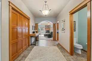 3864 Crystal Springs Dr, Medford, OR 97504 - Photo 3