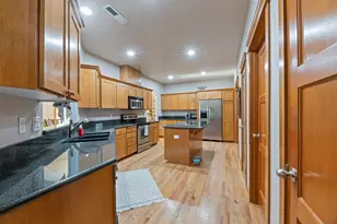 3864 Crystal Springs Dr, Medford, OR 97504 - Photo 5