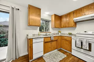 815 SE 11th St, Grants Pass, OR 97526 - Photo 9