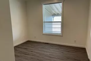333 Mountain View Dr, Talent, OR 97540 - Photo 11