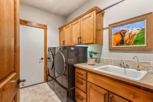 360 Vista Rim Dr, Redmond, OR 97756 - Photo 47