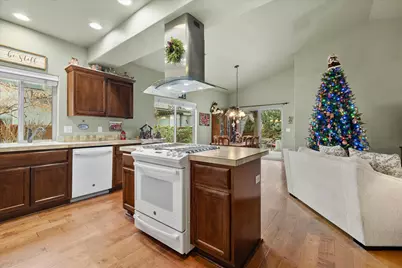 21281 Bellflower Place, Bend, OR 97702 - Photo 9