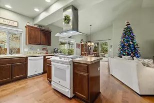 21281 Bellflower Pl, Bend, OR 97702 - Photo 9