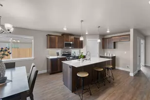 454 NW Monte Vis Ave, Madras, OR 97741 - Photo 5