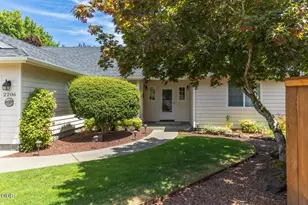 2206 Egret Ct, Grants Pass, OR 97526 - Photo 1