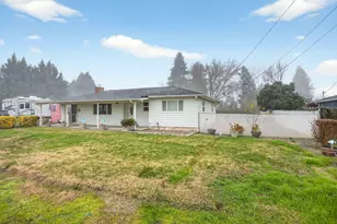 709 Lawnsdale Rd, Medford, OR 97504 - Photo 5