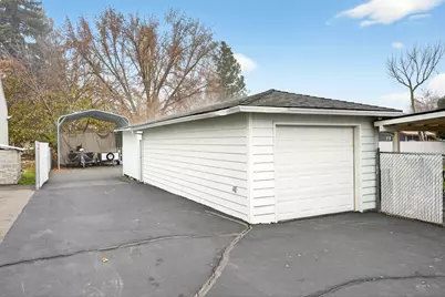 709 Lawnsdale Road, Medford, OR 97504 - Photo 9
