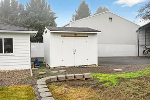 709 Lawnsdale Rd, Medford, OR 97504 - Photo 33