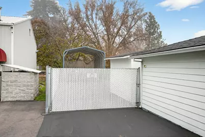 709 Lawnsdale Road, Medford, OR 97504 - Photo 37