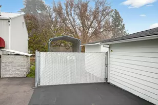 709 Lawnsdale Rd, Medford, OR 97504 - Photo 37