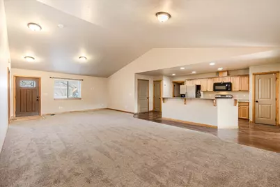 722 NE Redwood Avenue, Redmond, OR 97756 - Photo 5