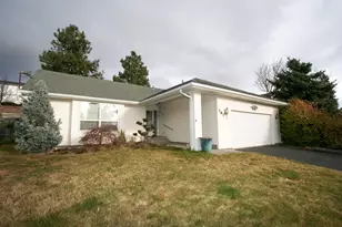 167 Peach St, Klamath Falls, OR 97601 - Photo 3