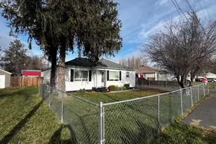 3919 Bristol Ave, Klamath Falls, OR 97603 - Photo 1