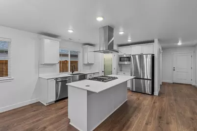 1062 NW Walnut Avenue, Redmond, OR 97756 - Photo 5