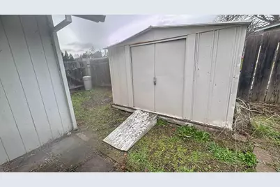 1023 NE Primrose Place, Grants Pass, OR 97526 - Photo 17