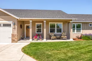 4833 Hathaway Dr, Medford, OR 97504 - Photo 3