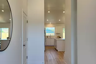 585 NE Arnold St, Madras, OR 97741 - Photo 3