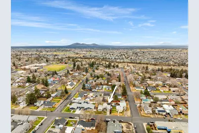 533 NW 7th Street, Redmond, OR 97756 - Photo 3