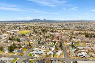 533 NW 7th St, Redmond, OR 97756 - Photo 3