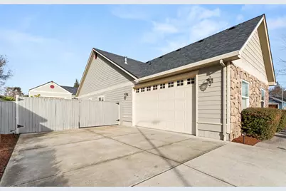 2161 Duncan Drive, Medford, OR 97504 - Photo 5