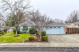 125 Meadow View Dr, Phoenix, OR 97535 - Photo 1