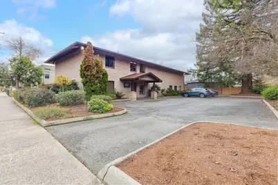 233 NE B Street, Grants Pass, OR 97526 - Photo 1