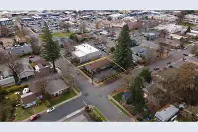233 NE B Street, Grants Pass, OR 97526 - Photo 37