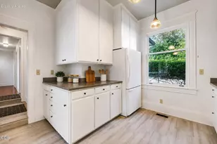 451 N Main St, Ashland, OR 97520 - Photo 15